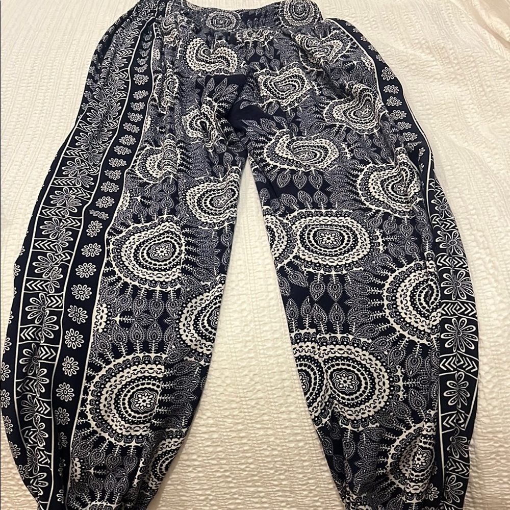Elegant Navy and White Patterned Women's Joggers